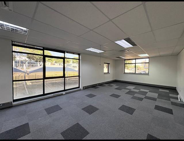 424M² OFFICE TO LET IN MIDRIDGE PARK